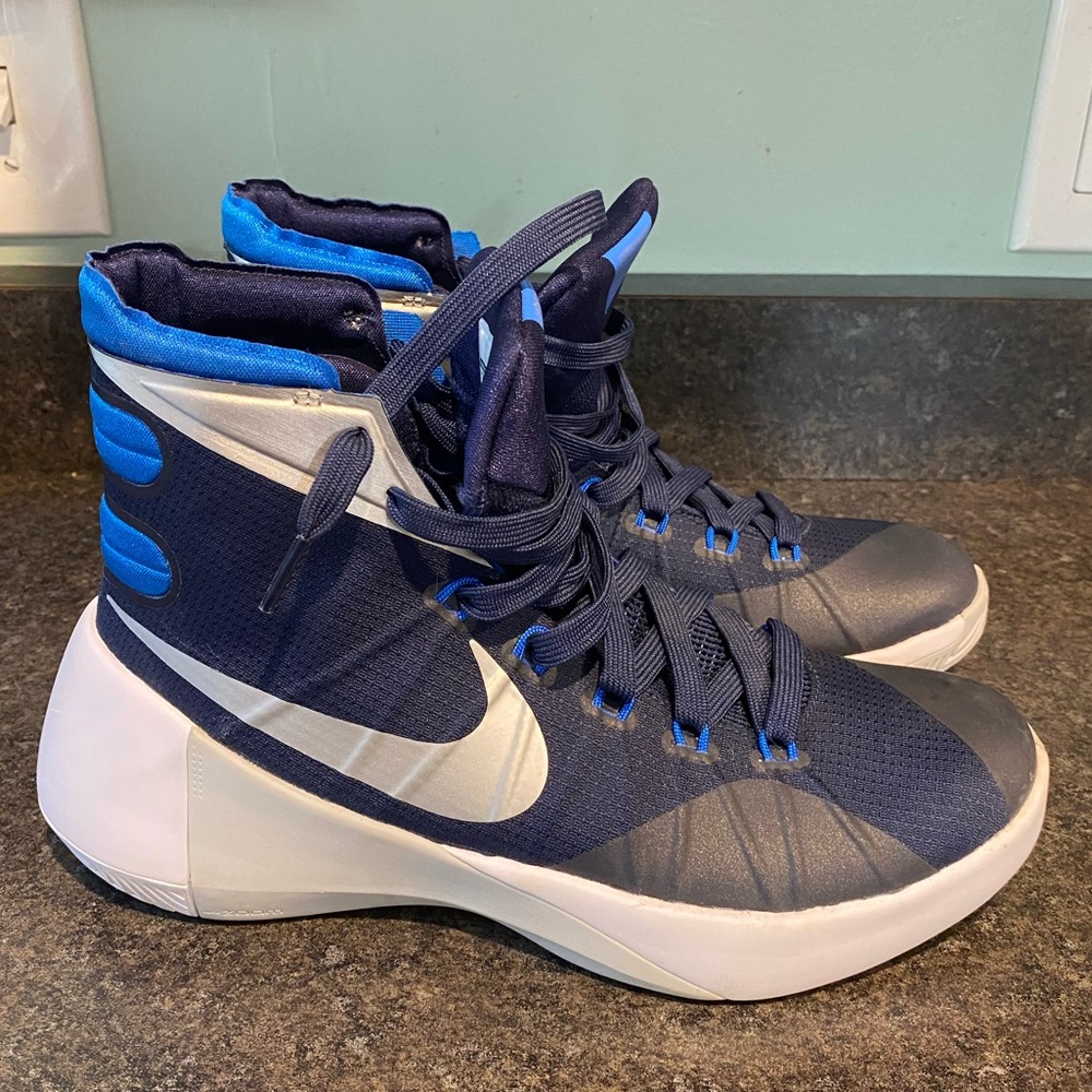 High Top Nike Hyperdunk Women’s Size 8